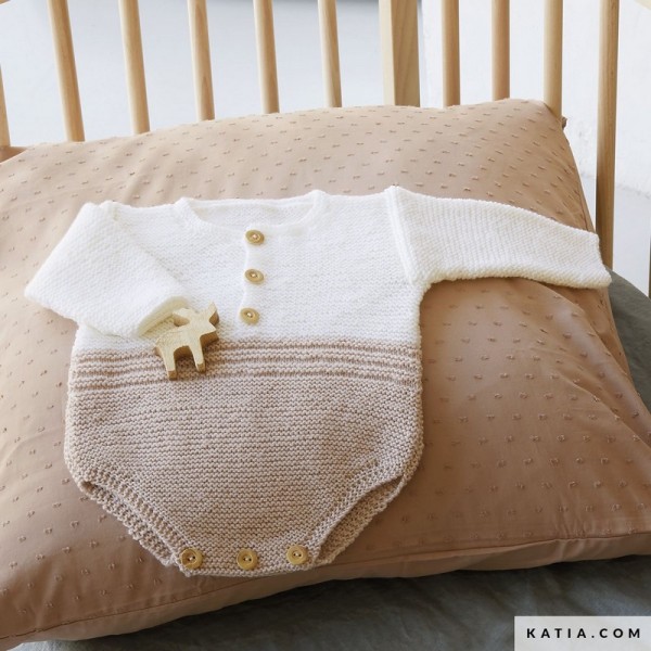 Découvrez l42 modèles tricot bébé dans le catalogue Katia Layette 98